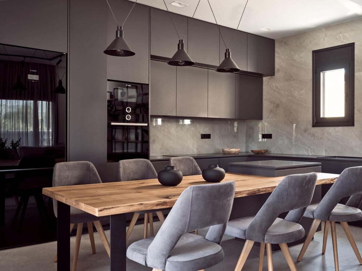 Noema Villa - Stylish Villa With Scenic Serenity, By Zantewize Sarakinadhon ภายนอก รูปภาพ